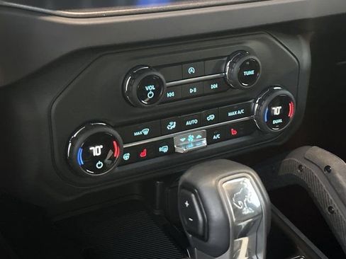 Used 2025 Ford Bronco Badlands image 35