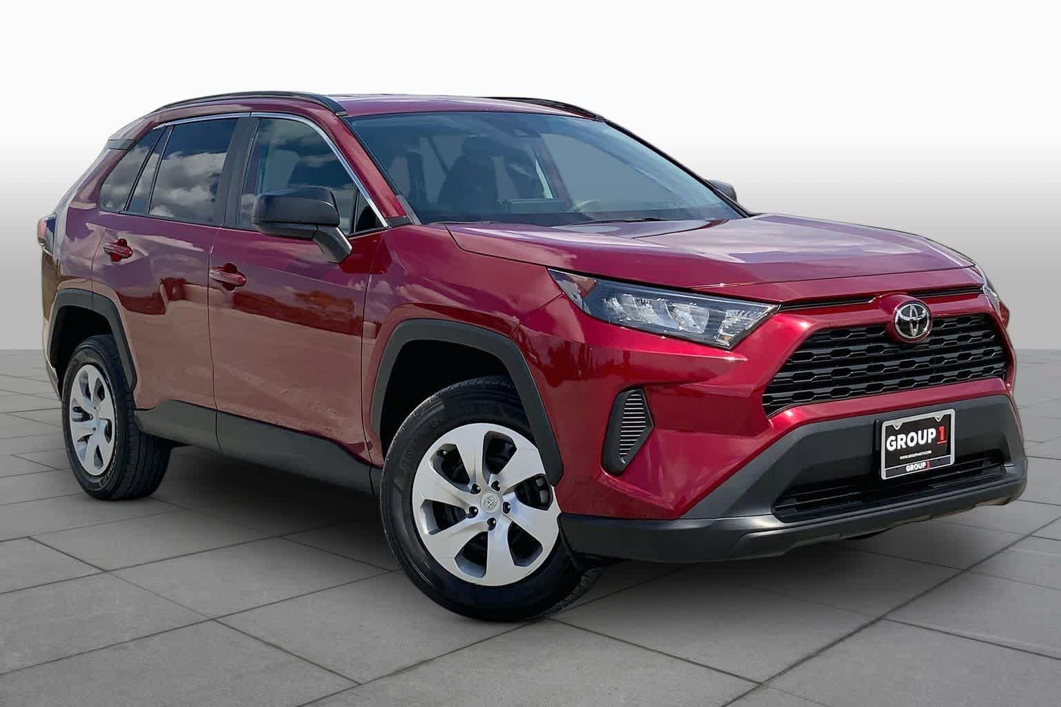 Used 2021 Toyota RAV4 LE FWD image 3