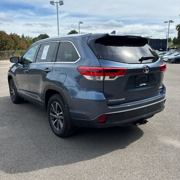 Used 2019 Toyota Highlander XLE w/ Carpet Mat Package (TMS) AWD/4WD image 2