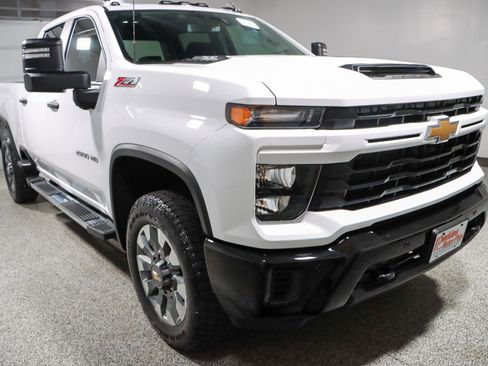 Used 2025 Chevrolet Silverado 2500 Custom w/ Custom Value Package AWD/4WD image 5