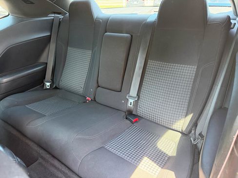 Used 2015 Dodge Challenger SXT w/ Driver Convenience Group RWD image 13