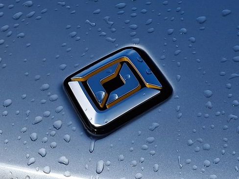 Used 2024 Rivian R1S Adventure image 30