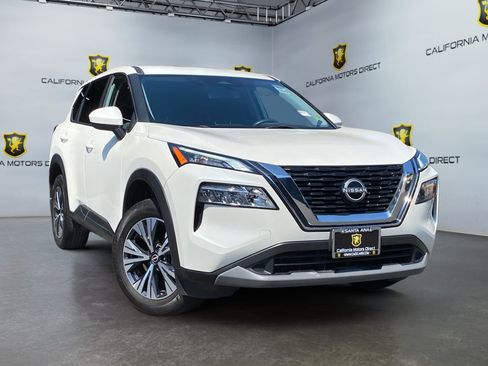 Used 2023 Nissan Rogue SV image 3
