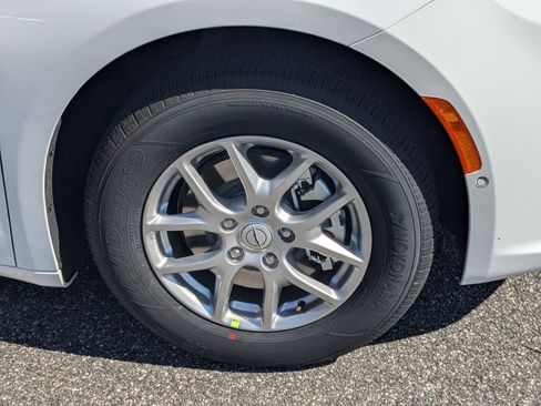 New 2026 Chrysler Pacifica Select image 10