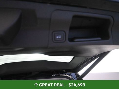 Used 2023 GMC Acadia SLT image 21