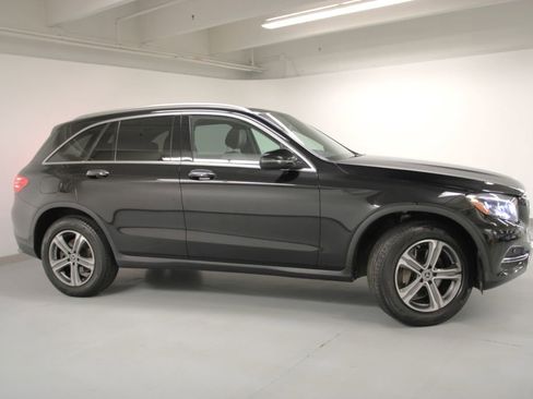 Used 2019 Mercedes-Benz GLC 300 4MATIC image 6