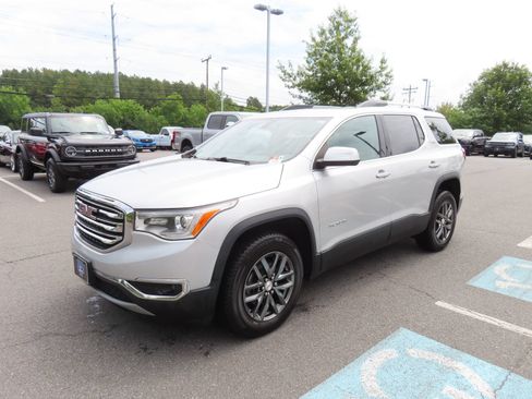 Used 2019 GMC Acadia SLT AWD/4WD image 3