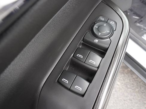 Certified 2019 GMC Acadia SLT w/ Black Edition FWD image 17