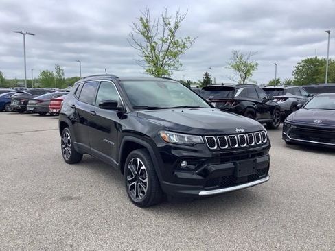 Used 2023 Jeep Compass Limited w/ Sun and Sound Group AWD/4WD image 3