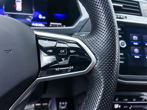 Used 2022 Volkswagen Tiguan SE R-Line image 32