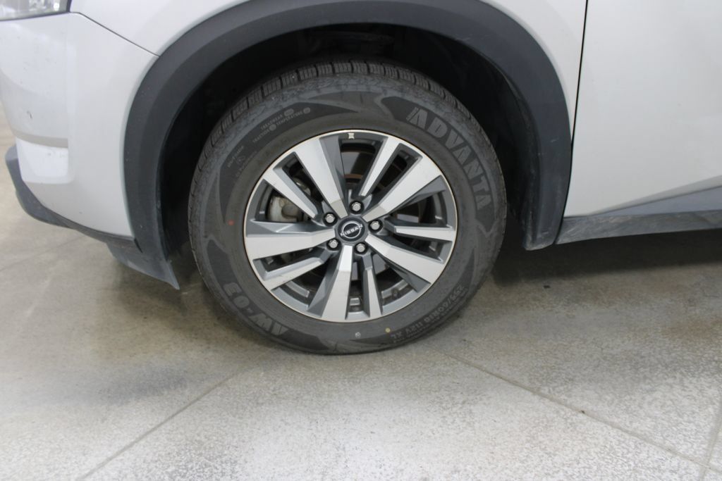 Used 2025 Nissan Pathfinder SL FWD image 12