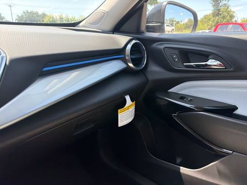 New 2026 Chevrolet Trax LT w/ LT Convenience Package FWD image 27