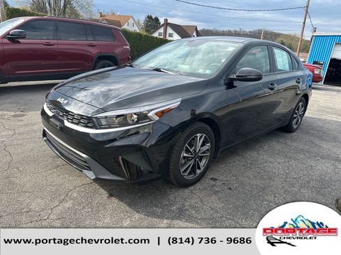 Used 2023 Kia Forte LXS w/ LXS Technology Package FWD image 1