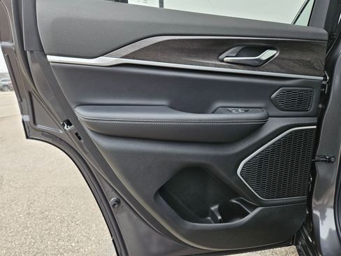 New 2026 Jeep Grand Cherokee Limited RWD image 14
