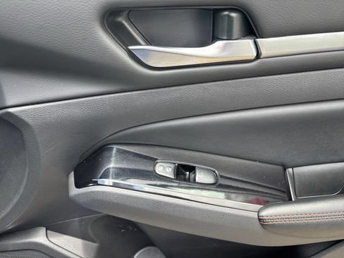 Used 2024 Nissan Altima 2.5 SR FWD image 50