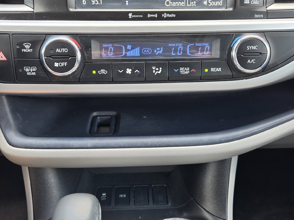 Used 2018 Toyota Highlander XLE FWD image 19