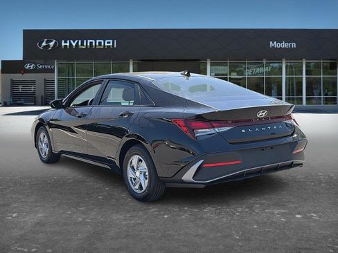 New 2026 Hyundai Elantra SE FWD image 4