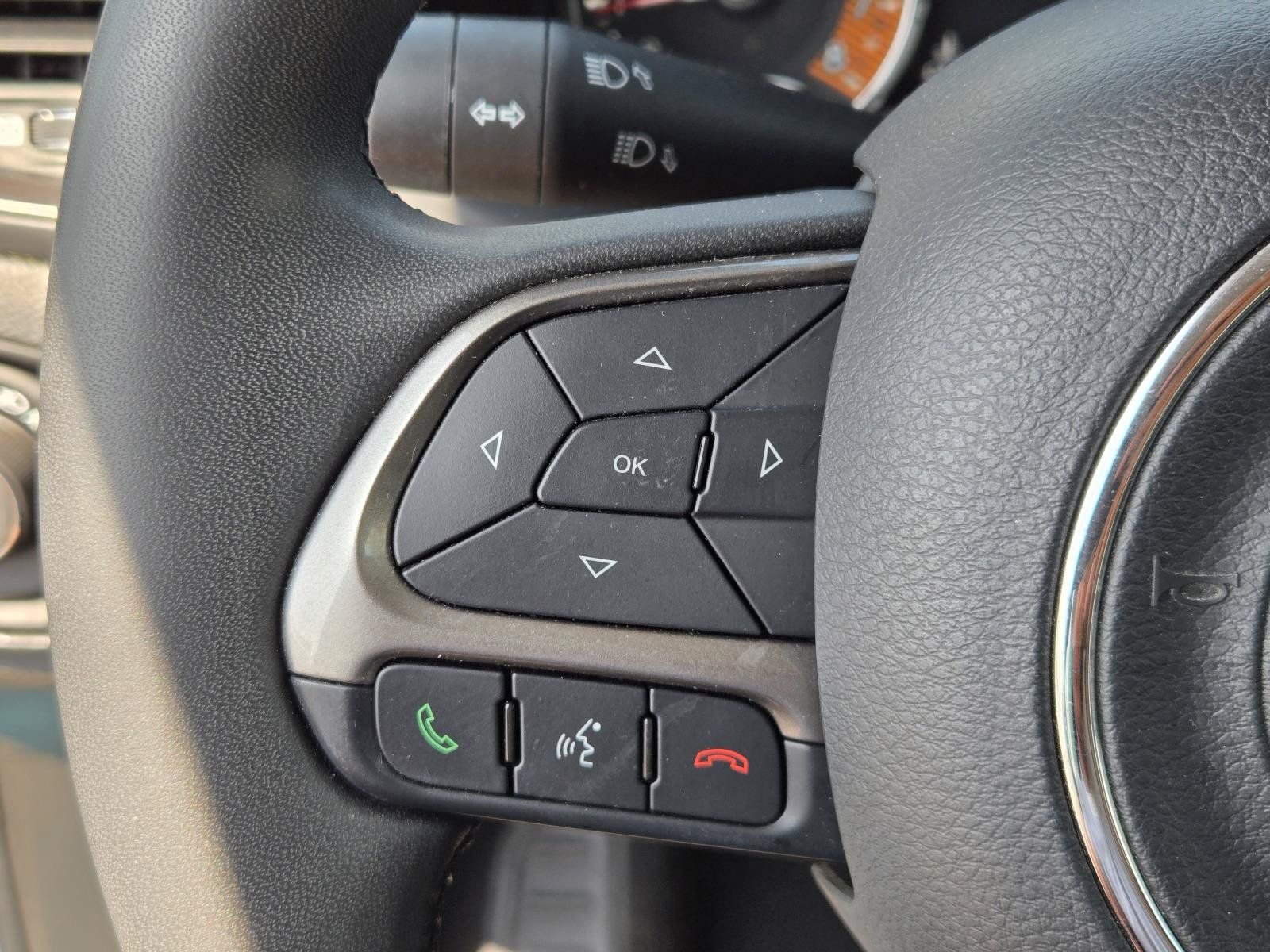 Used 2022 Jeep Renegade Latitude AWD/4WD image 19