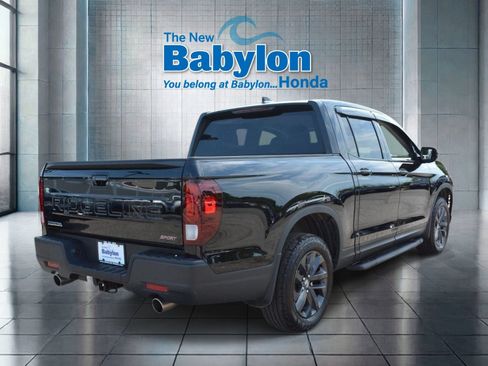 Used 2025 Honda Ridgeline Sport image 6