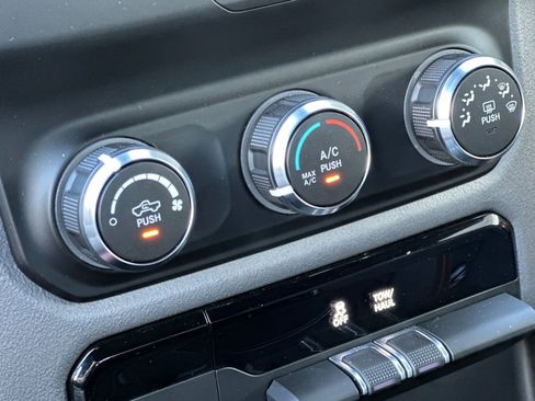 Used 2022 RAM 1500 Rebel image 28