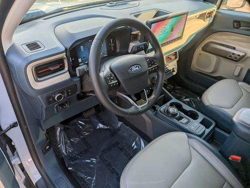 Certified 2025 Ford Maverick Lariat w/ 4K Tow Package AWD/4WD image 17