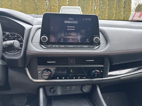 Used 2025 Nissan Rogue SV image 25