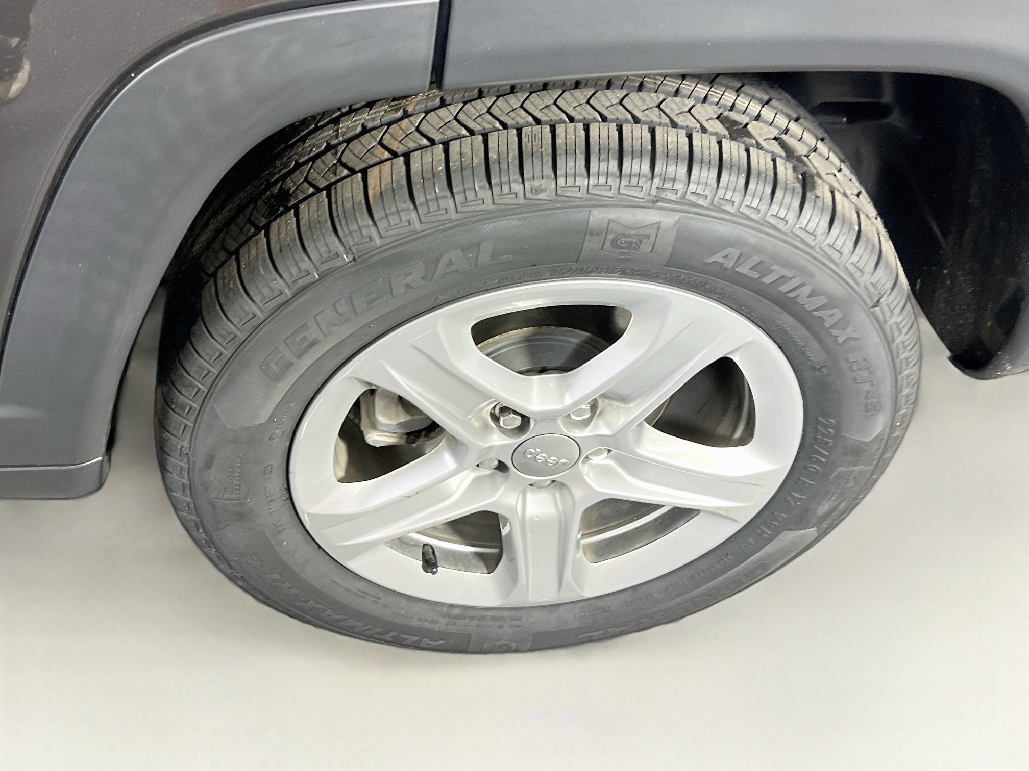 Used 2023 Jeep Compass Latitude AWD/4WD image 28