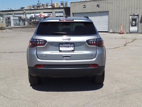 Used 2024 Jeep Compass Latitude image 6