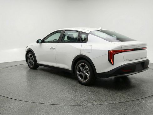 Used 2025 Kia K4 LXS image 6