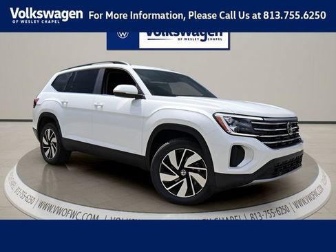 Certified 2026 Volkswagen Atlas SE FWD image 1