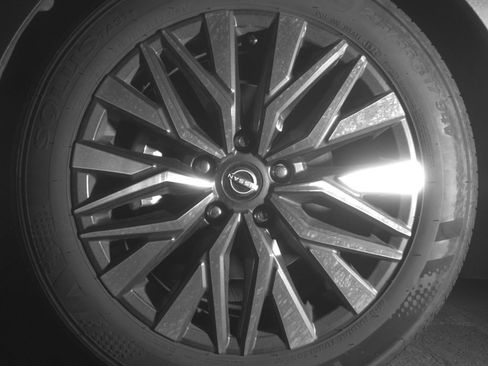 Used 2025 Nissan Altima 2.5 SV FWD image 14
