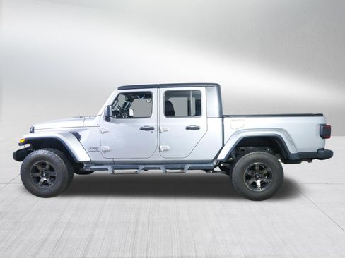 Used 2020 Jeep Gladiator Overland AWD/4WD image 4