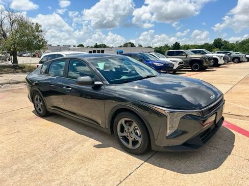 Used 2025 Kia K4 FWD image 11