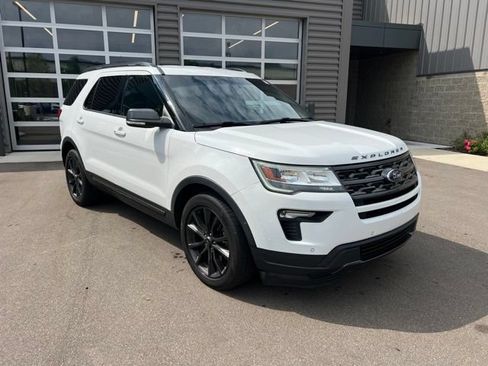 Used 2019 Ford Explorer XLT w/ Equipment Group 202A FWD image 3
