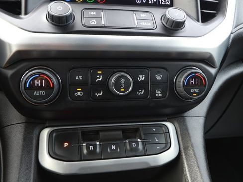 Used 2023 GMC Acadia SLT image 18