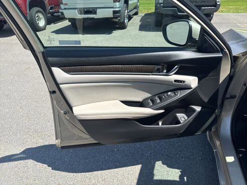 Used 2018 Honda Accord EX-L image 8