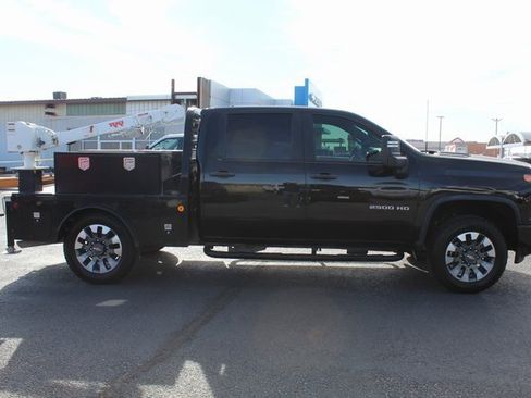 Used 2022 Chevrolet Silverado 2500 Custom w/ Custom Value Package image 2
