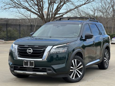 Used 2024 Nissan Pathfinder Platinum image 2