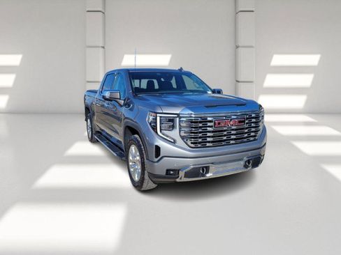 Used 2023 GMC Sierra 1500 Denali w/ Technology Package AWD/4WD image 3
