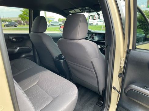 Used 2017 Toyota Tacoma TRD Off-Road w/ Tow Package (A/T) AWD/4WD image 93
