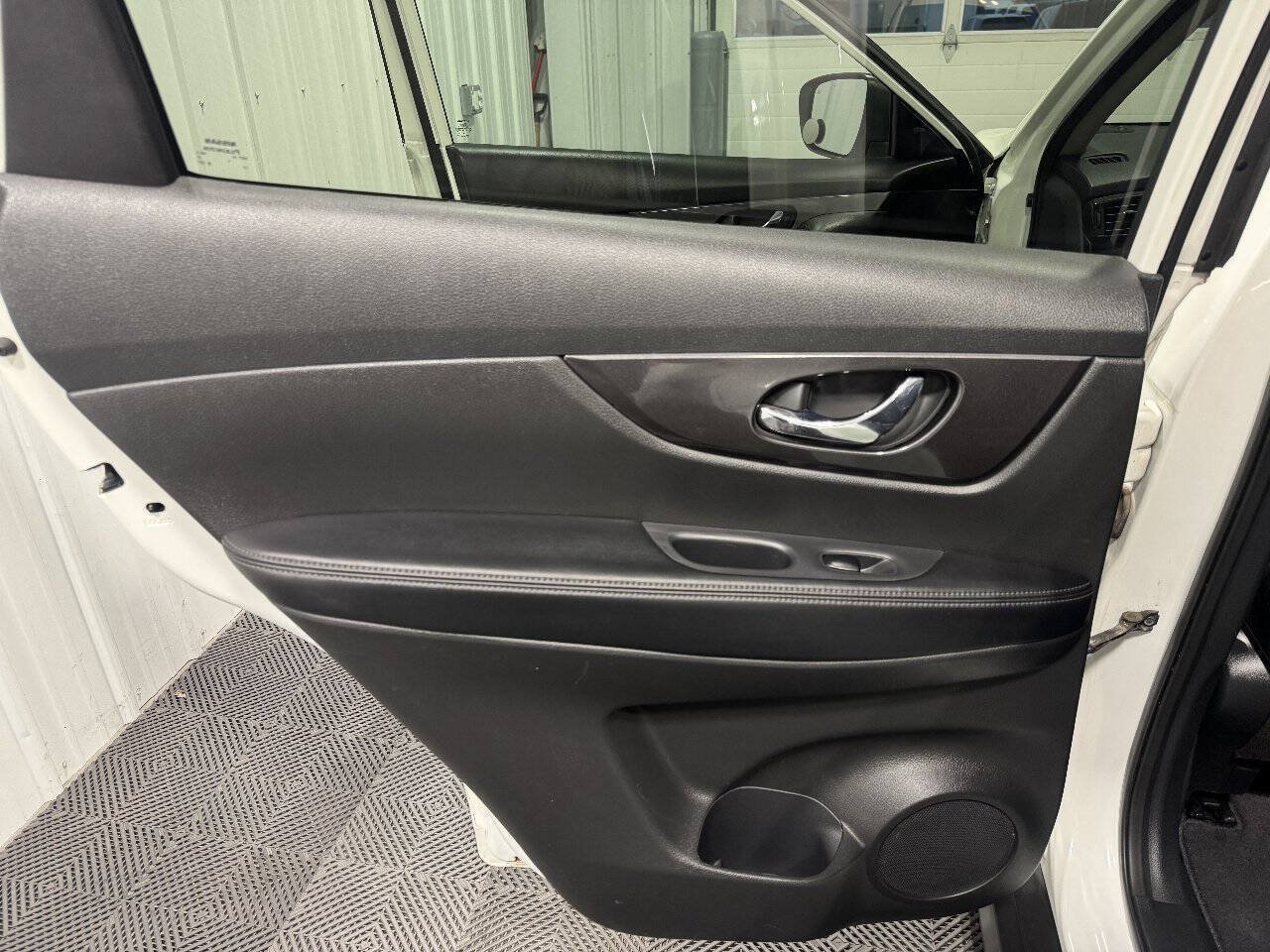 Used 2020 Nissan Rogue SV AWD/4WD image 14