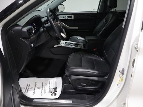 Used 2022 Ford Explorer Limited w/ Equipment Group 301A image 4