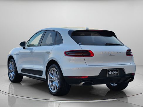 Used 2018 Porsche Macan AWD/4WD image 3