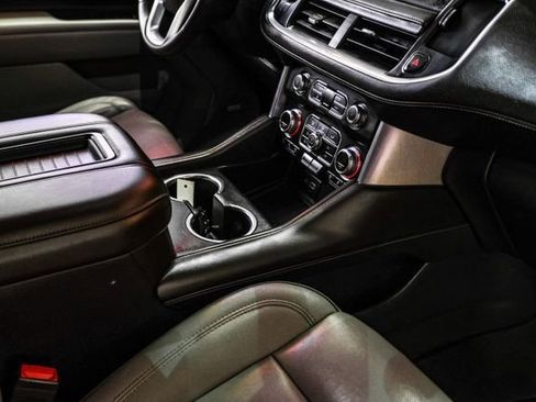 Used 2022 GMC Yukon XL SLT w/ SLT Premium Package image 22