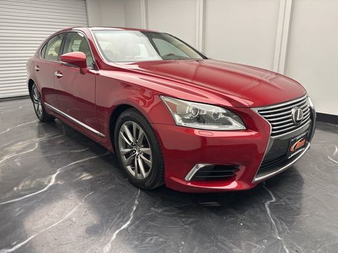 Used 2013 Lexus LS 460 AWD w/ Comfort Pkg image 2