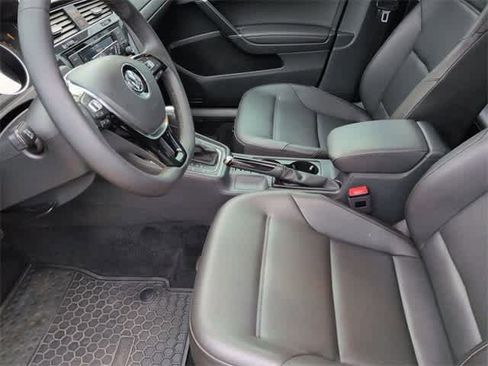 Used 2021 Volkswagen Golf 4-Door image 17