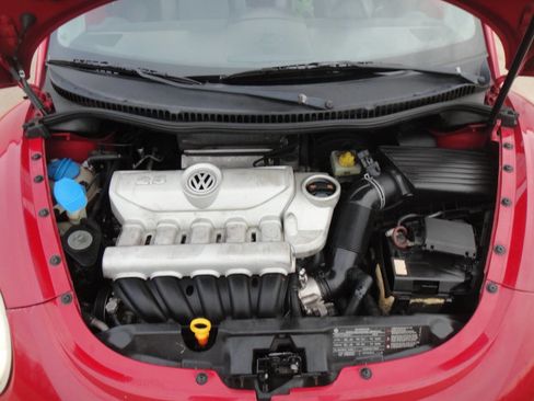 Used 2010 Volkswagen Beetle Final Edition FWD image 18