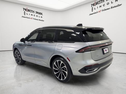 Used 2024 Lincoln Nautilus Black Label AWD/4WD image 3