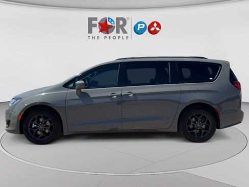Used 2020 Chrysler Pacifica Touring-L Plus w/ Advanced Safetytec Group FWD image 2