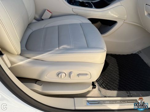 Used 2023 GMC Acadia Denali w/ Denali Technology Package image 11